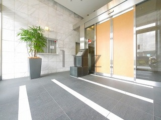 ロジュマン湘南のエントランス
