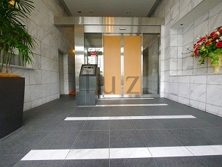 ロジュマン湘南のエントランス
