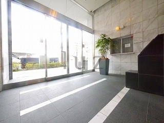 ロジュマン湘南のエントランス