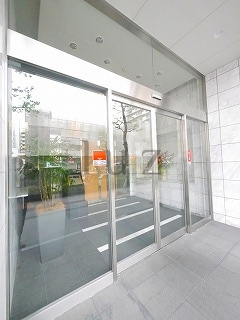 ロジュマン湘南のエントランス