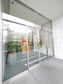 ロジュマン湘南のエントランス