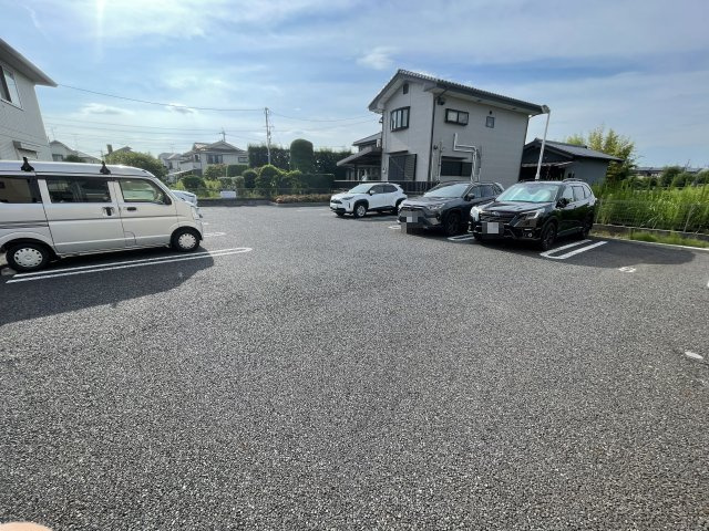 アルカンシェルAの駐車場