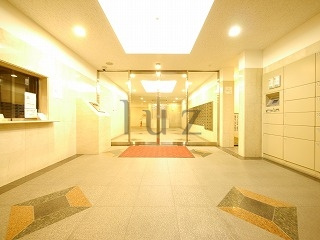 サンクレイドル横濱のエントランス