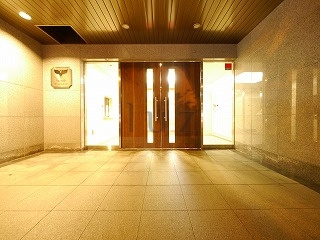 サンクレイドル横濱のエントランス