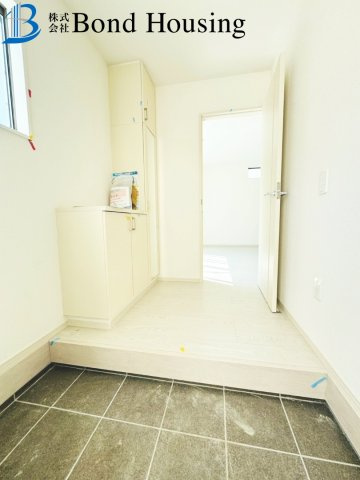 小学校まで徒歩8分　塩屋台2丁目1期　新築限定1棟の玄関