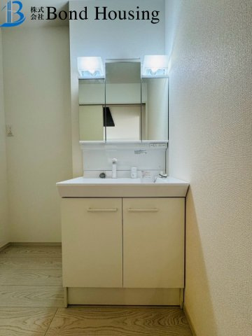 「並列3台駐車可」「LDK19.7帖」　小束山本町　限定１棟の独立洗面台