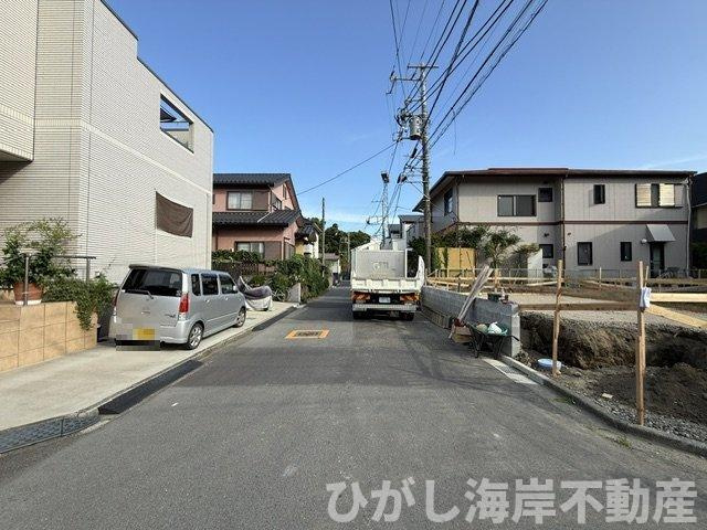 平塚市平塚３丁目　新築戸建　全２棟の前面道路含む現地写真|7月18日撮影　建築中　現地外観