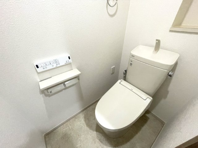 ヴォルフスガルデン熊本南のトイレ|温水洗浄便座も新品に交換済みです。