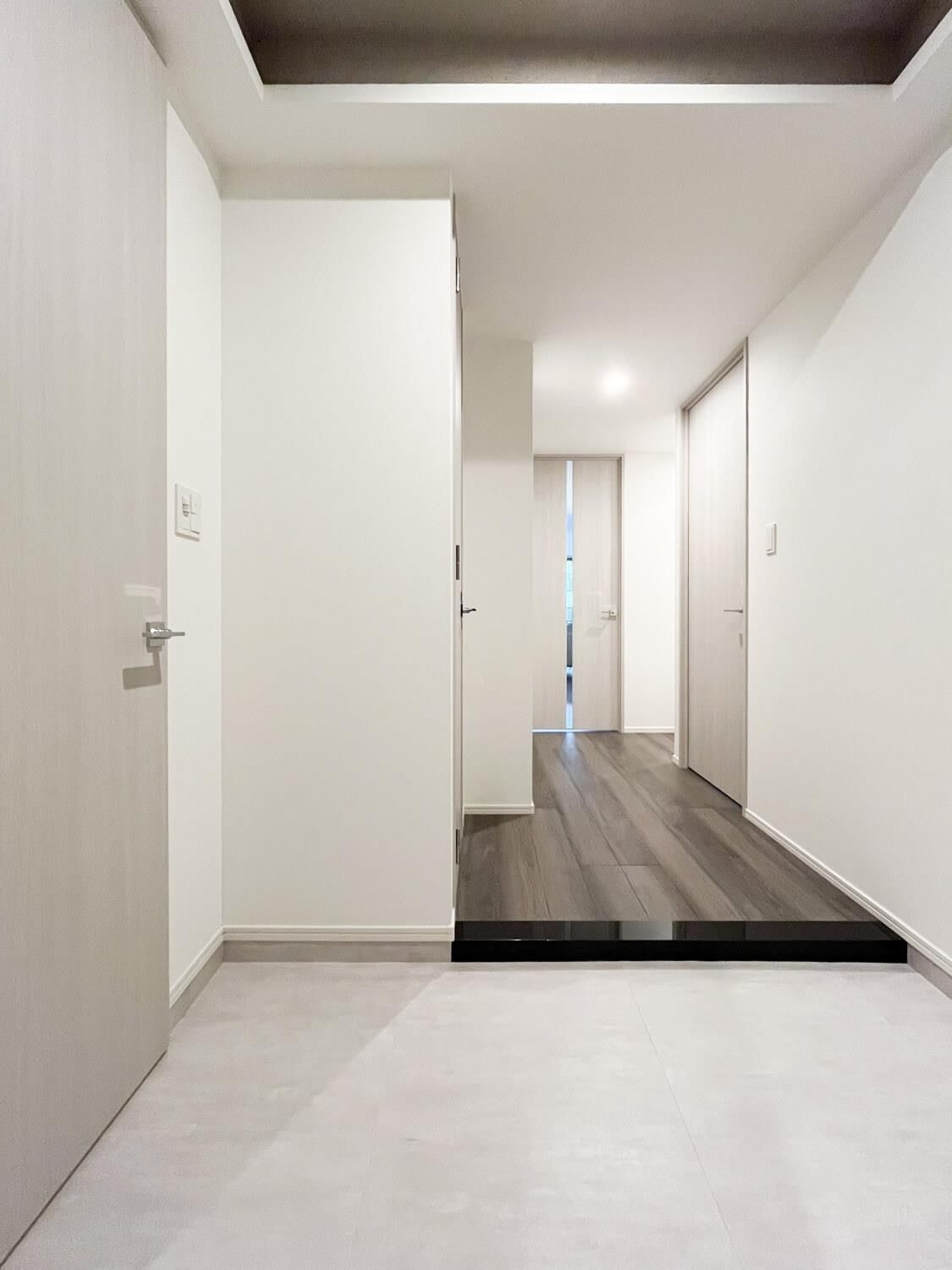 S-RESIDENCE百道aureateの玄関