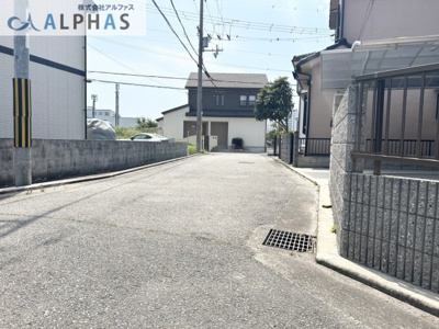 【前面道路含む現地写真】 | 加古川市平岡町二俣　一戸建て | ■車の通りも少ない閑静な住宅地です♪