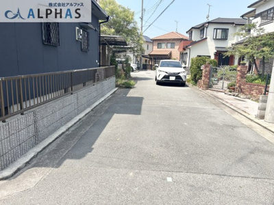 【前面道路含む現地写真】 | 加古川市平岡町二俣　一戸建て | ■平岡南小学校まで徒歩4分と無理なく通学できる環境です！