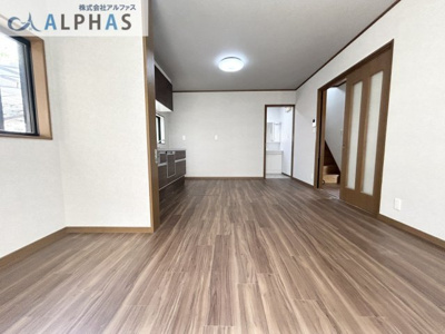 【居間・リビング】 | 加古川市平岡町二俣　一戸建て | ■LDK１6帖でご家族の会話が弾む開放的なリビングです♪