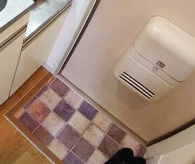 ネストつつじヶ丘の玄関