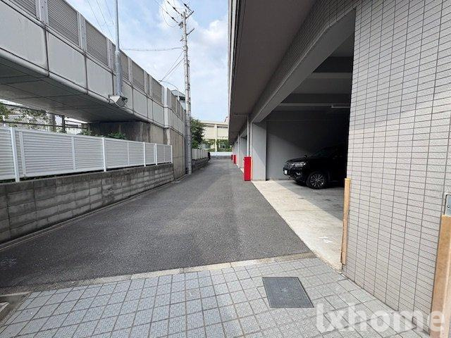 ヴェルドゥール茨木の駐車場