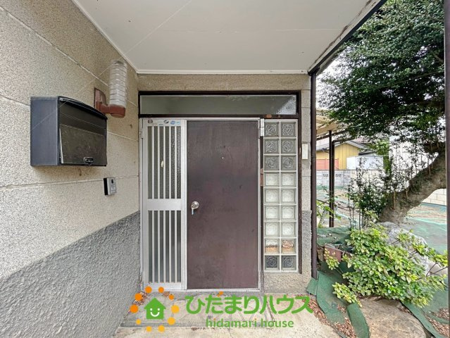 久喜市伊坂南1丁目　中古一戸建ての玄関