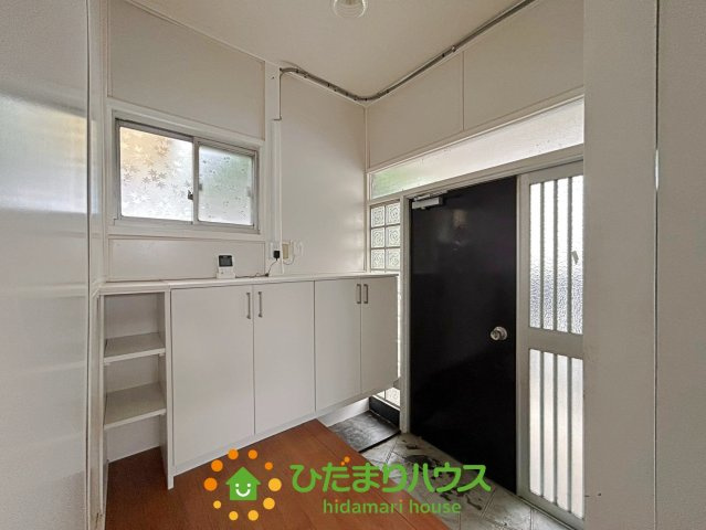 久喜市伊坂南1丁目　中古一戸建ての玄関