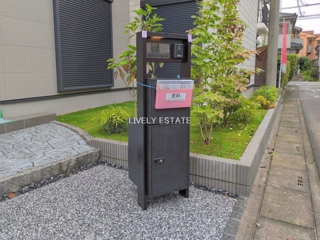 越谷市花田2丁目 新築分譲住宅の設備|インターホン機能・宅配BOX付き門柱