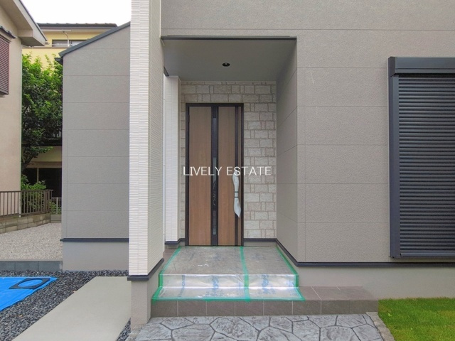 越谷市花田2丁目 新築分譲住宅の玄関