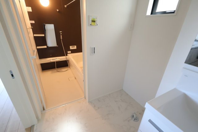 《仲介手数料無料》浦和区駒場１丁目16-15新築一戸建てKEIAI GRACEのランドリースペース