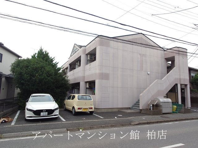 ピアリープレイスの駐車場