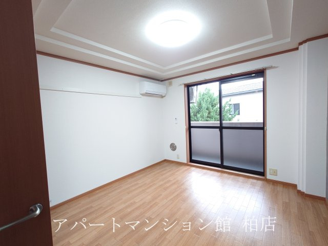 ピアリープレイスの居間・リビング