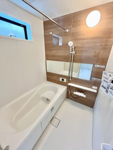 ふじみ野市駒西第6期―新築分譲住宅―全1棟の浴室|一日の疲れを優しく癒す、ゆったり広々とした浴室。保温浴槽で冬もポカポカ、お湯も冷めにくい。心までほぐれる、極上のリラックス空間です。