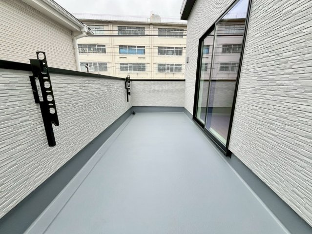 ふじみ野市駒西第6期―新築分譲住宅―全1棟のバルコニー|空が広く、気持ちの良い立地です。都心に近い利便性と、美しい自然を感じながら、ゆとりのある生活を叶えます。