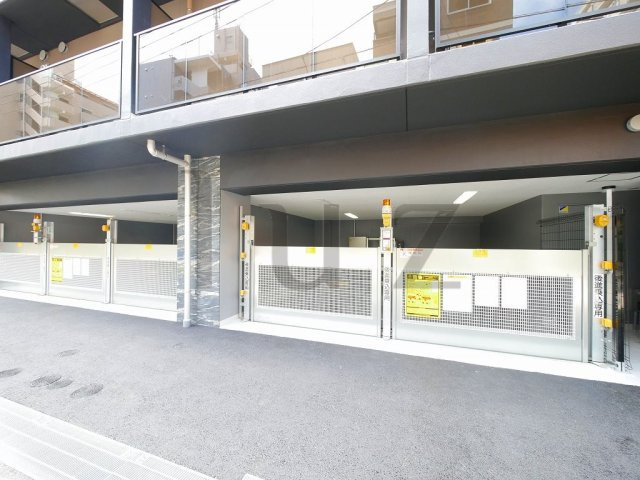 ラグゼナ横浜鶴見Ⅱの駐車場