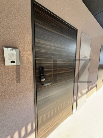 ラグゼナ横浜鶴見Ⅱの玄関