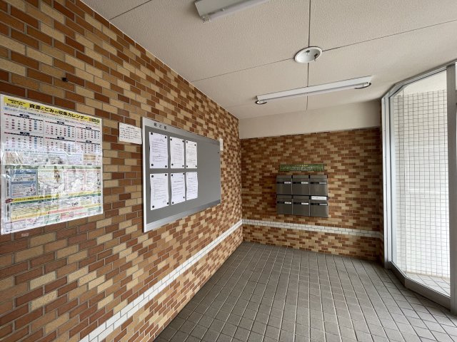 中古マンション　ライオンズマンション開成A棟　開成小学校・第一中学校のエントランス