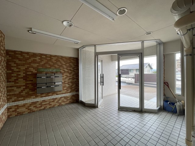 中古マンション　ライオンズマンション開成A棟　開成小学校・第一中学校のエントランス
