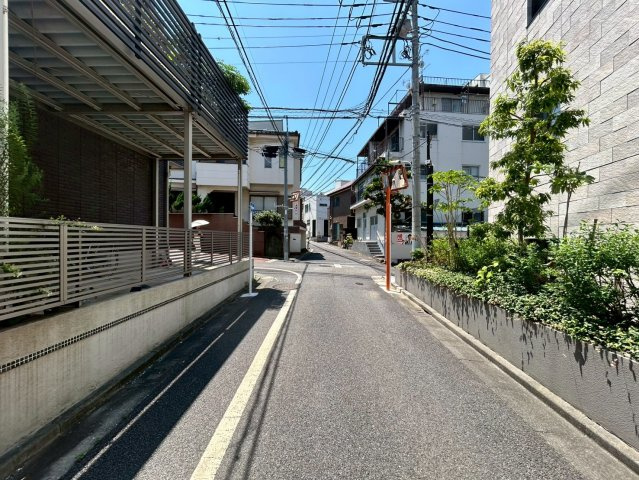 品川区大崎　中古戸建の前面道路含む現地写真