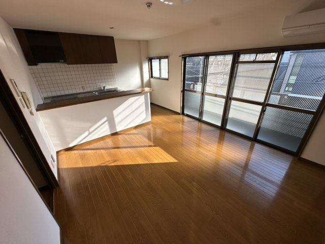 シャンテ本山の居間・リビング
