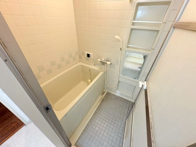 ハチブセ六甲の浴室