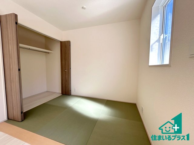 ●磯城郡田原本町黒田　第2期　新築一戸建ての和室|一室あると便利な和室は客間としてだけでなく、小さなお子様のプレイルームや食後のくつろぎスペースとしてもご利用いただけます。収納もついていますので大活躍間違いなし！