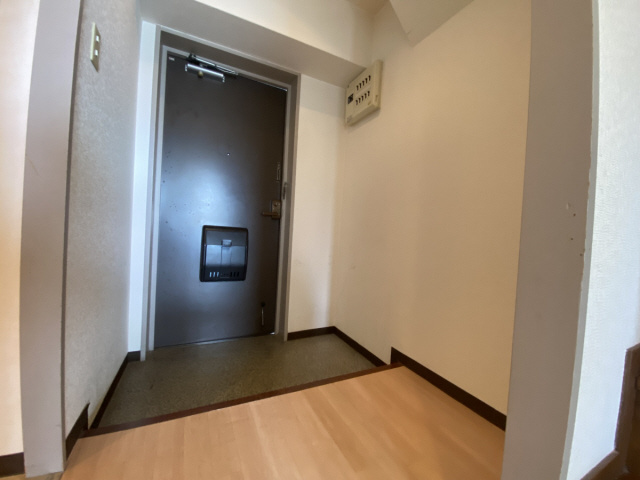 パレオーギの玄関