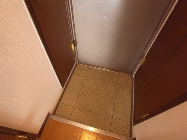 ローテローゼ本山の玄関