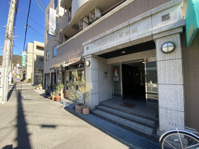 ローテローゼ本山のエントランス