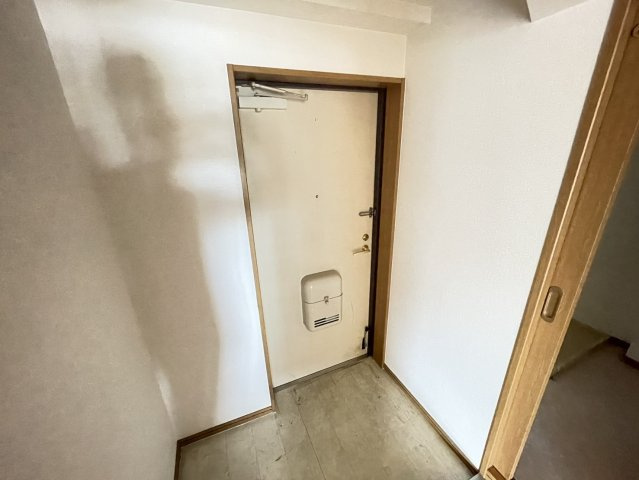 インテリアハシモトビルの玄関