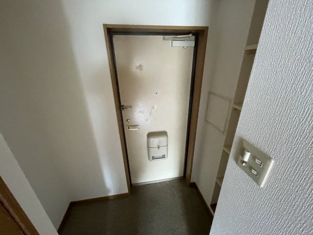 インテリアハシモトビルの玄関