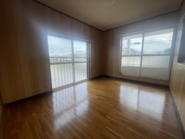 本野町戸建ての洋室