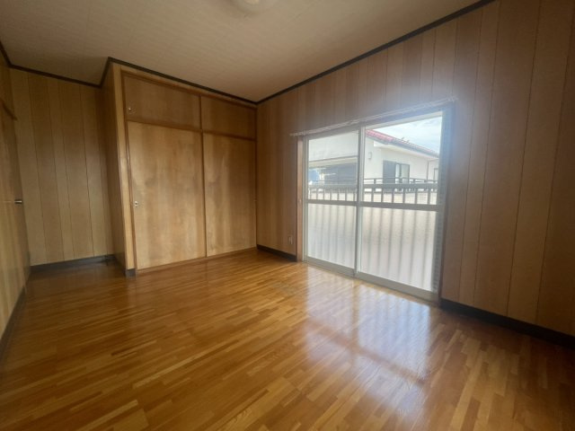 本野町戸建ての洋室