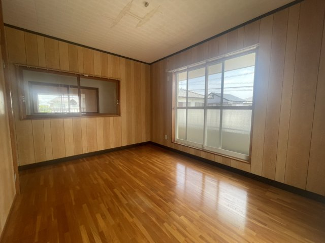 本野町戸建ての洋室