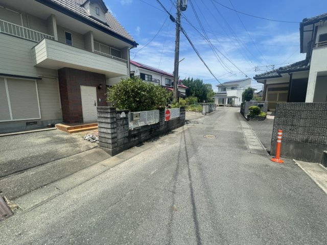 本野町戸建ての前面道路含む現地写真