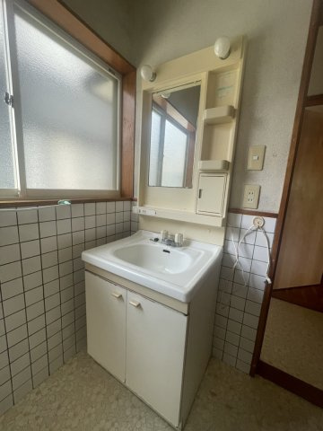 本野町戸建ての独立洗面台