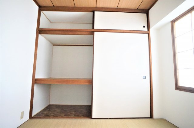 ハイツエバグリーン２号棟の収納|和室は押し入れぬなります