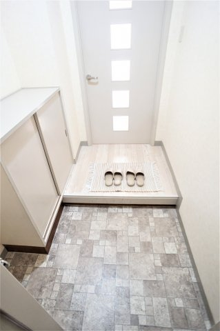 ハイツエバグリーン２号棟の玄関|シューズボックスもあり玄関が広く使えますよ