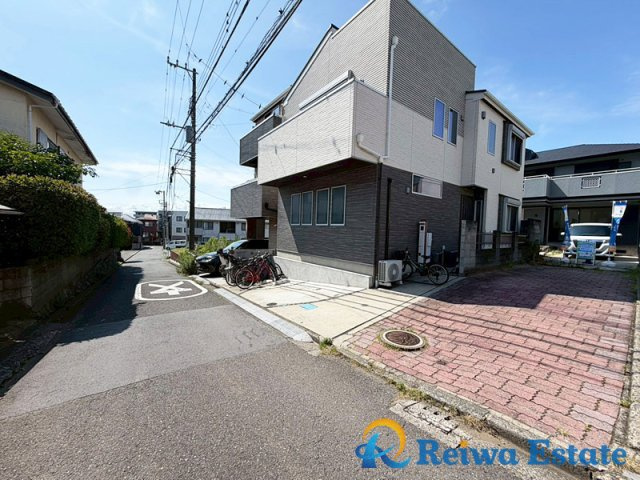 中古戸建　藤沢市片瀬2丁目の前面道路含む現地写真