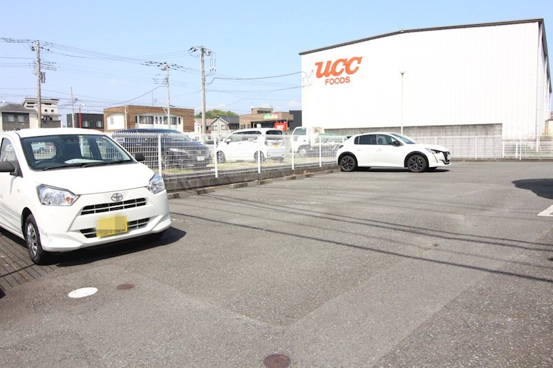 コーポしろかねの駐車場