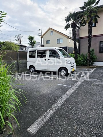 ヴィラ・ファミーユ　Aの駐車場